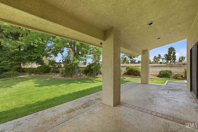 5305 Muirfield Drive, Bakersfield, CA 93306