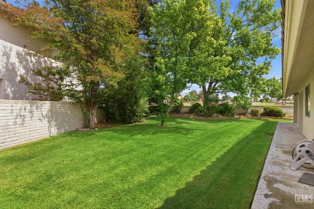 5305 Muirfield Drive, Bakersfield, CA 93306