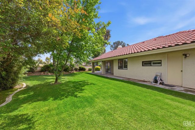 5305 Muirfield Drive, Bakersfield, CA 93306