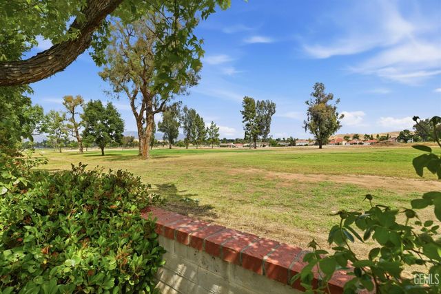 5305 Muirfield Drive, Bakersfield, CA 93306