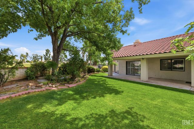 5305 Muirfield Drive, Bakersfield, CA 93306