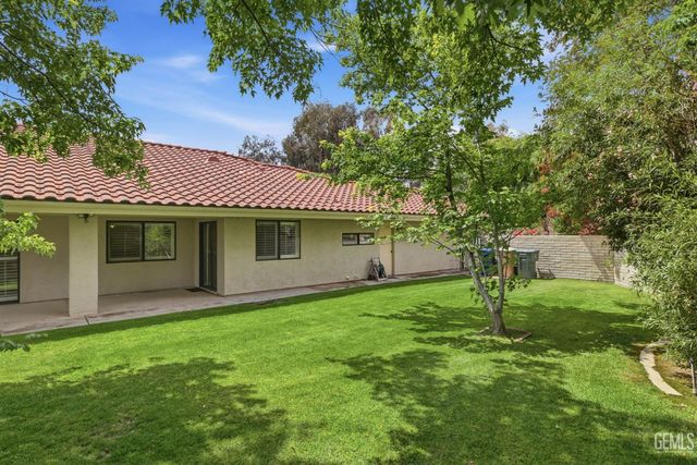 5305 Muirfield Drive, Bakersfield, CA 93306