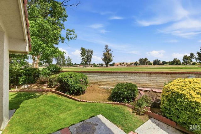 5305 Muirfield Drive, Bakersfield, CA 93306