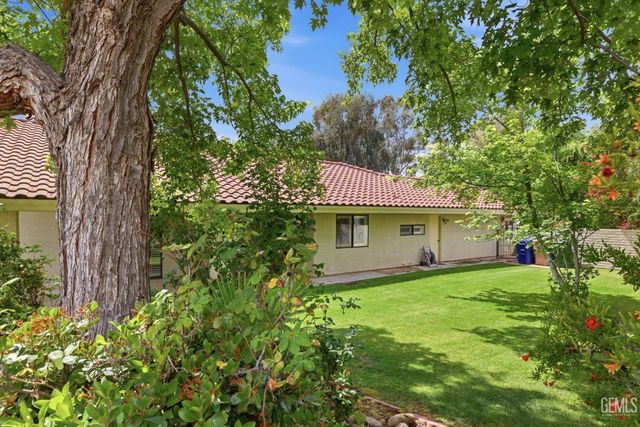 5305 Muirfield Drive, Bakersfield, CA 93306