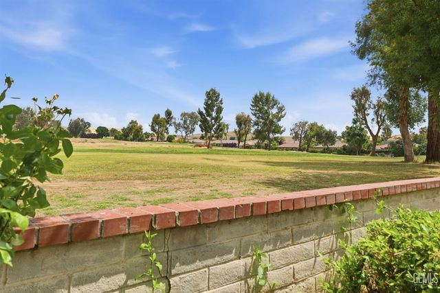 5305 Muirfield Drive, Bakersfield, CA 93306