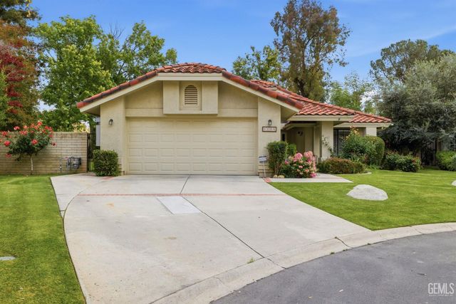 5305 Muirfield Drive, Bakersfield, CA 93306
