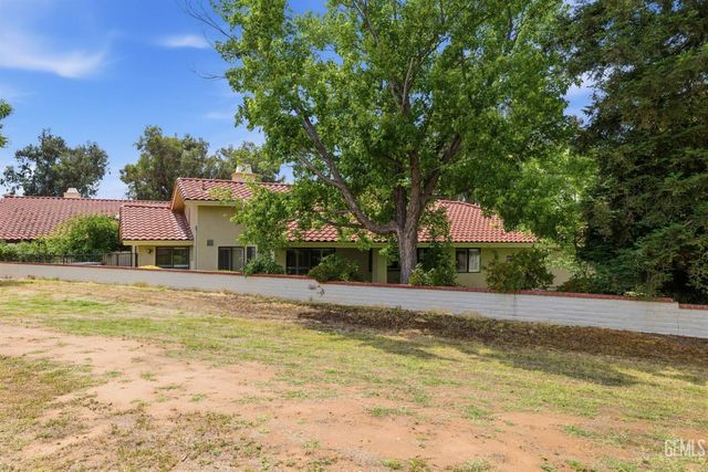 5305 Muirfield Drive, Bakersfield, CA 93306