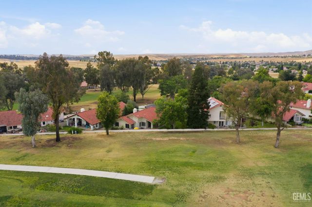 5305 Muirfield Drive, Bakersfield, CA 93306