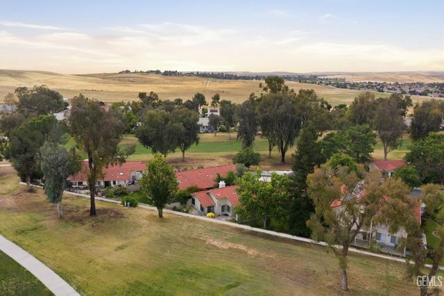 5305 Muirfield Drive, Bakersfield, CA 93306
