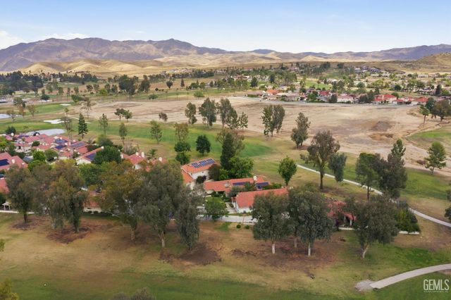 5305 Muirfield Drive, Bakersfield, CA 93306