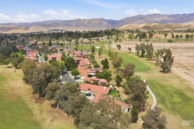 5305 Muirfield Drive, Bakersfield, CA 93306