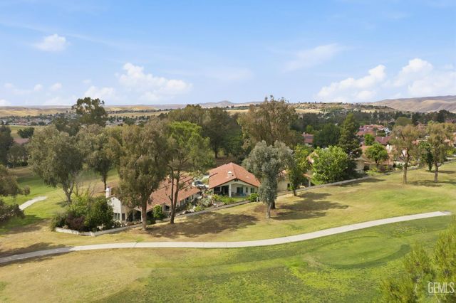 5305 Muirfield Drive, Bakersfield, CA 93306