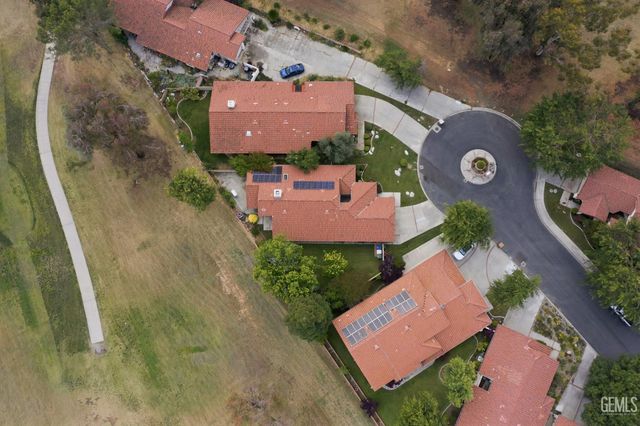 5305 Muirfield Drive, Bakersfield, CA 93306