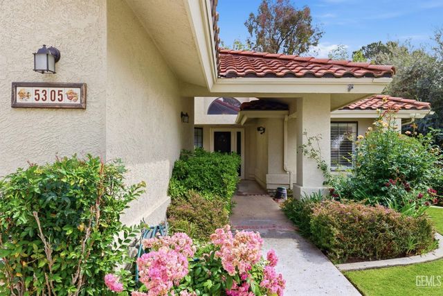 5305 Muirfield Drive, Bakersfield, CA 93306