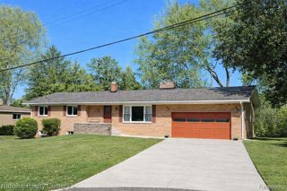 4264 Woodstock Road, Waterford, MI 48328