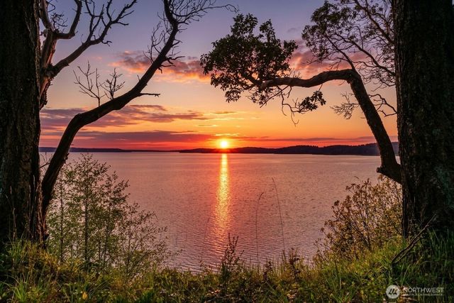 725 N Sunset Drive, Camano Island, WA 98282