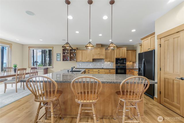 725 N Sunset Drive, Camano Island, WA 98282