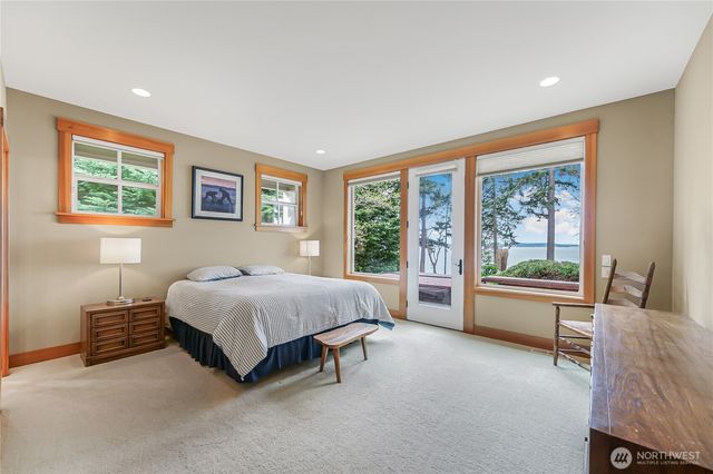 725 N Sunset Drive, Camano Island, WA 98282