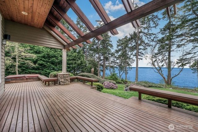 725 N Sunset Drive, Camano Island, WA 98282