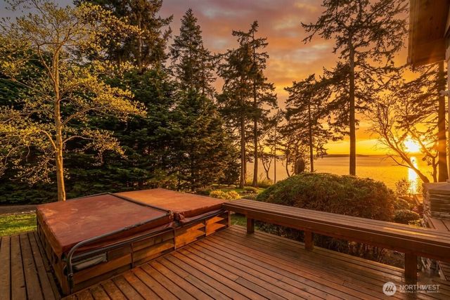 725 N Sunset Drive, Camano Island, WA 98282