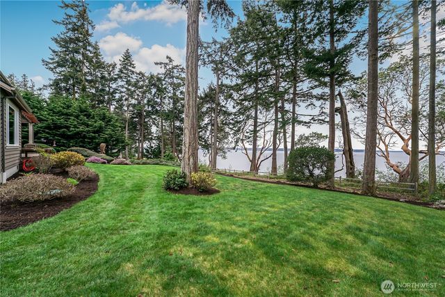 725 N Sunset Drive, Camano Island, WA 98282