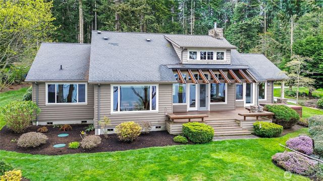 725 N Sunset Drive, Camano Island, WA 98282