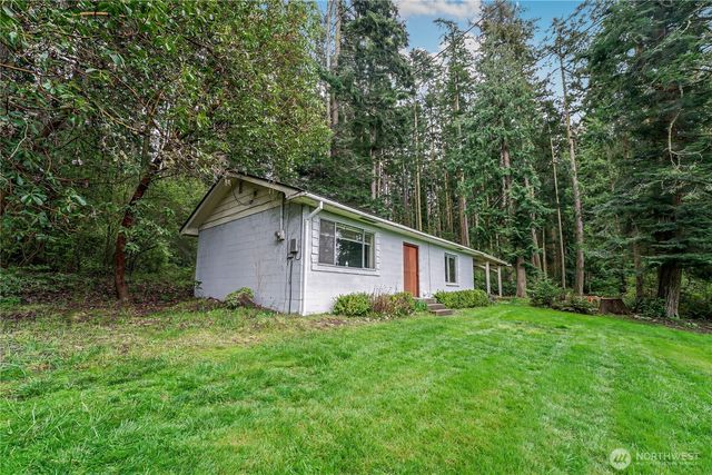725 N Sunset Drive, Camano Island, WA 98282