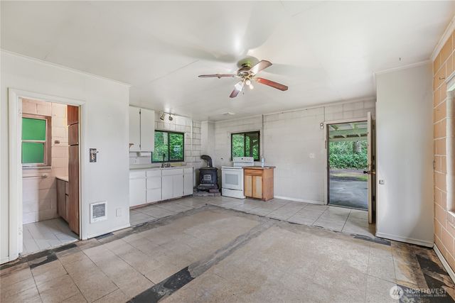 725 N Sunset Drive, Camano Island, WA 98282