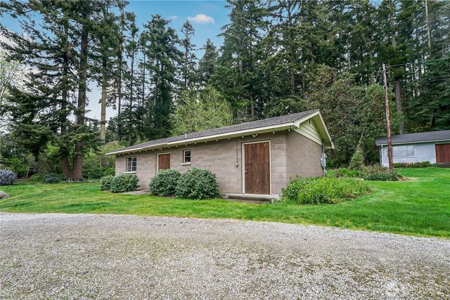 725 N Sunset Drive, Camano Island, WA 98282
