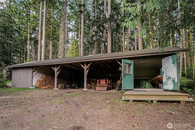 725 N Sunset Drive, Camano Island, WA 98282