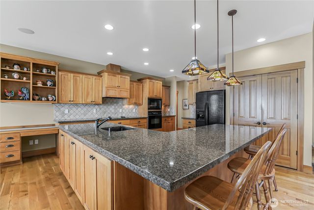 725 N Sunset Drive, Camano Island, WA 98282
