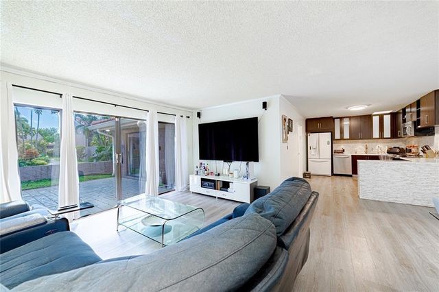 402 Saint Andrews Road 55, Hollywood, FL 33021