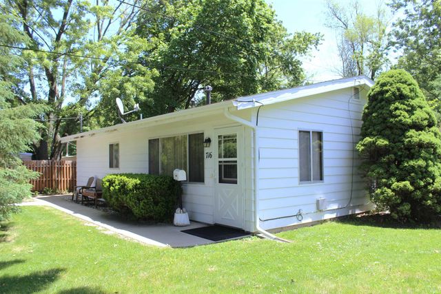 716 E Randolph St, Angola, IN 46703
