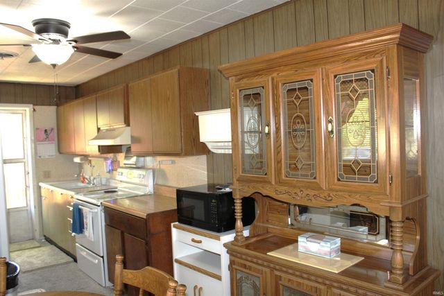 716 E Randolph St, Angola, IN 46703