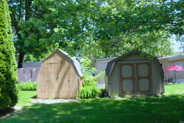 716 E Randolph St, Angola, IN 46703