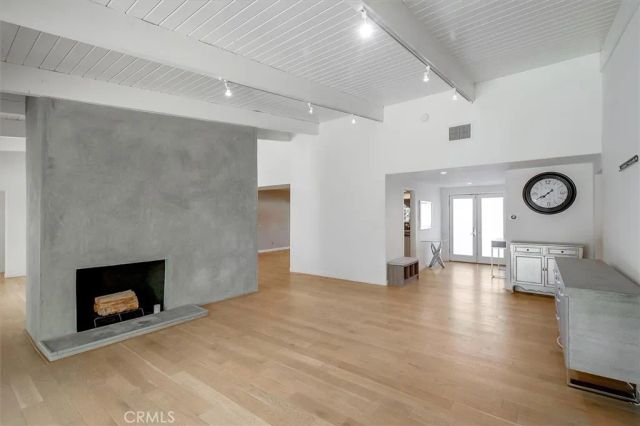 24216 Calvert Street, Woodland Hills, CA 91367