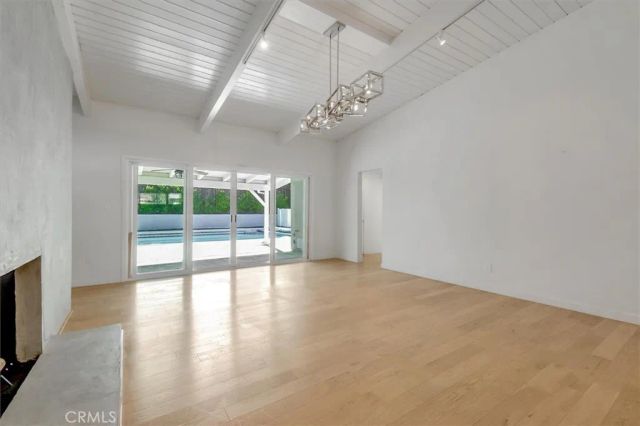 24216 Calvert Street, Woodland Hills, CA 91367