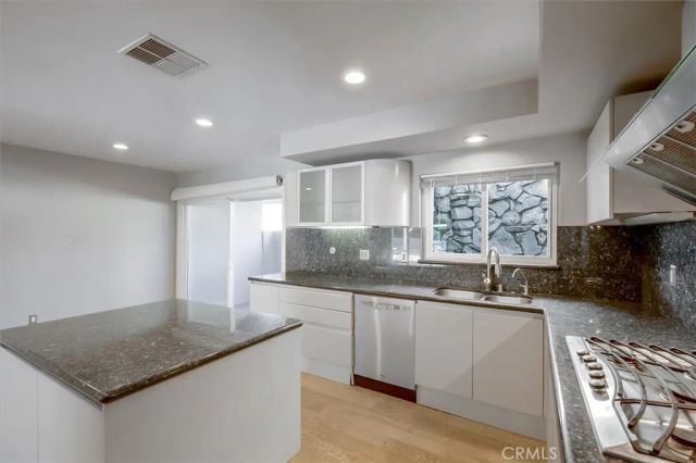 24216 Calvert Street, Woodland Hills, CA 91367