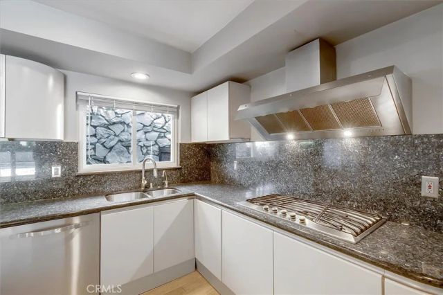 24216 Calvert Street, Woodland Hills, CA 91367