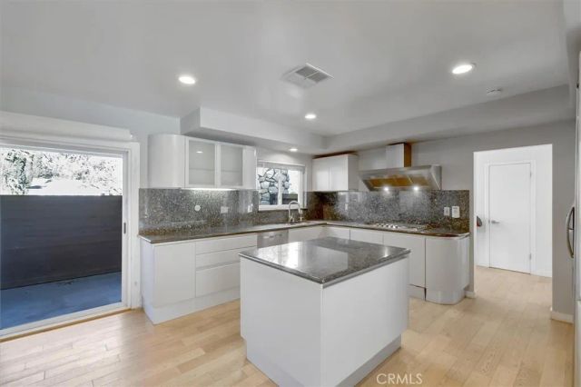 24216 Calvert Street, Woodland Hills, CA 91367