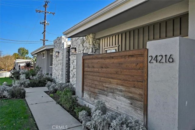 24216 Calvert Street, Woodland Hills, CA 91367