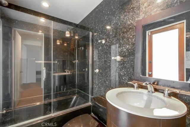 24216 Calvert Street, Woodland Hills, CA 91367