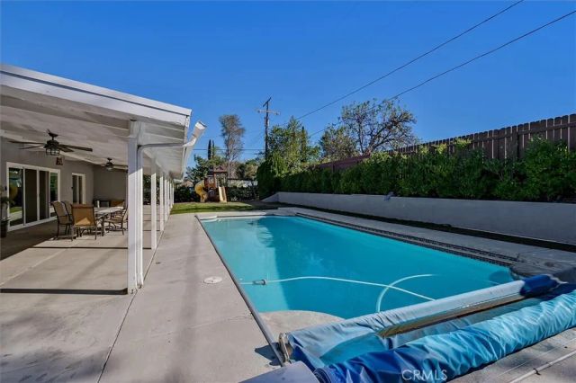 24216 Calvert Street, Woodland Hills, CA 91367