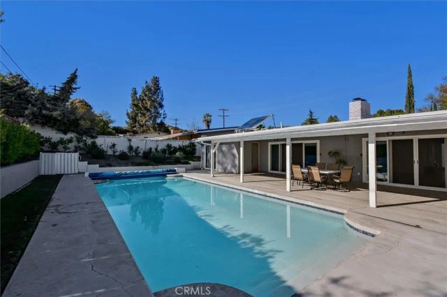 24216 Calvert Street, Woodland Hills, CA 91367