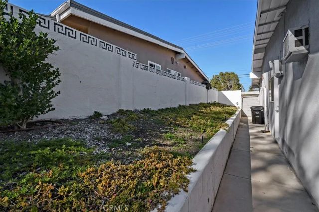 24216 Calvert Street, Woodland Hills, CA 91367