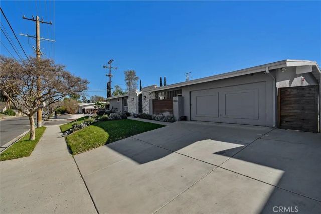 24216 Calvert Street, Woodland Hills, CA 91367