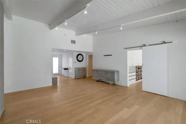 24216 Calvert Street, Woodland Hills, CA 91367