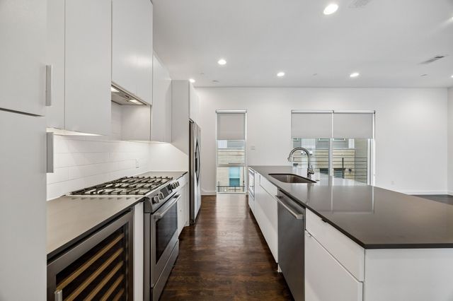 4905 Live Oak Street E, Dallas, TX 75206