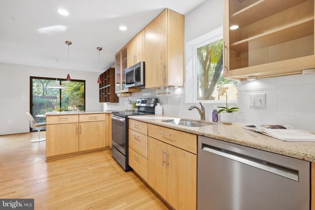 2165 CABOTS POINT LN, Reston, VA 20191