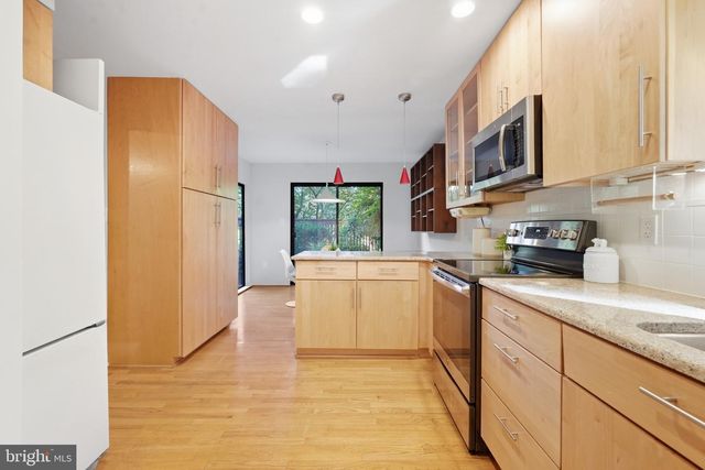 2165 CABOTS POINT LN, Reston, VA 20191